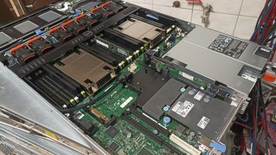 Dell R630 1U 8SFF 1PSU, 2x Xeon E5-2680v4, 16GB RAM - 2LYZMD2