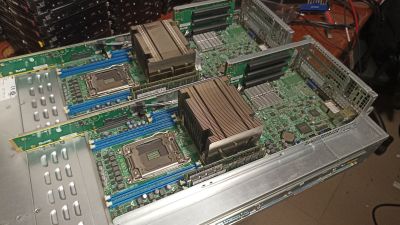 2U Supermicro 2U2N 6027TR, 2xE5-2650L, 64GB RAM