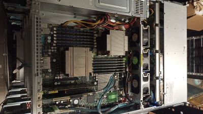 2U Supermicro, Xeon E5520, 24GB RAM, 8x4TB, 2x240GB SSD